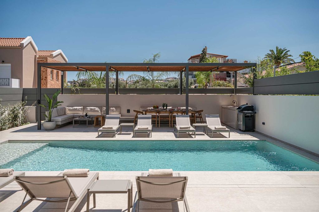 A luxury villa <br>next to the beach
